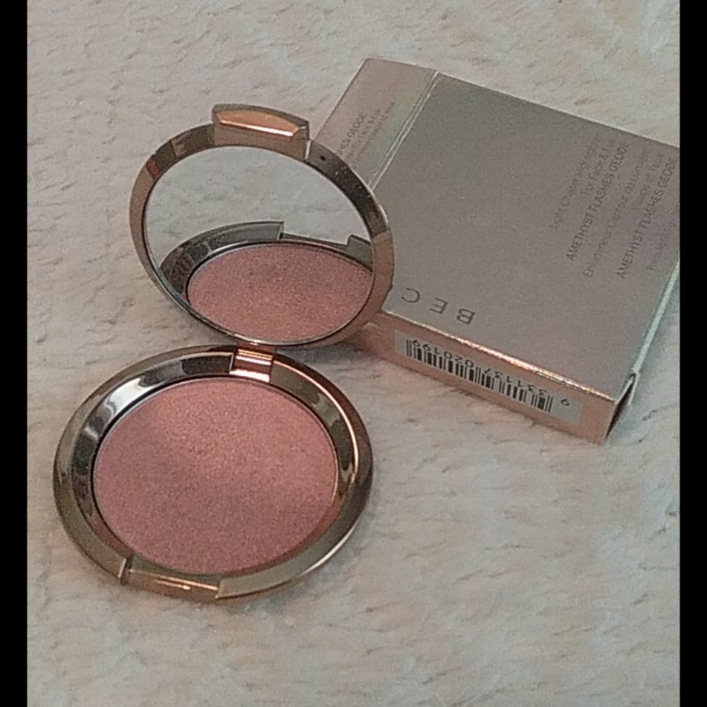 Becca Highlighter- Amethyst Flashes Geode